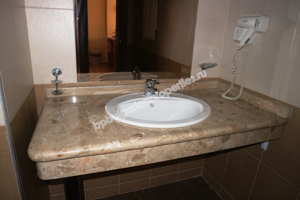 Меблированная двухкомнатная квартира у пляжа на продажу в курорте Солнечный Берег