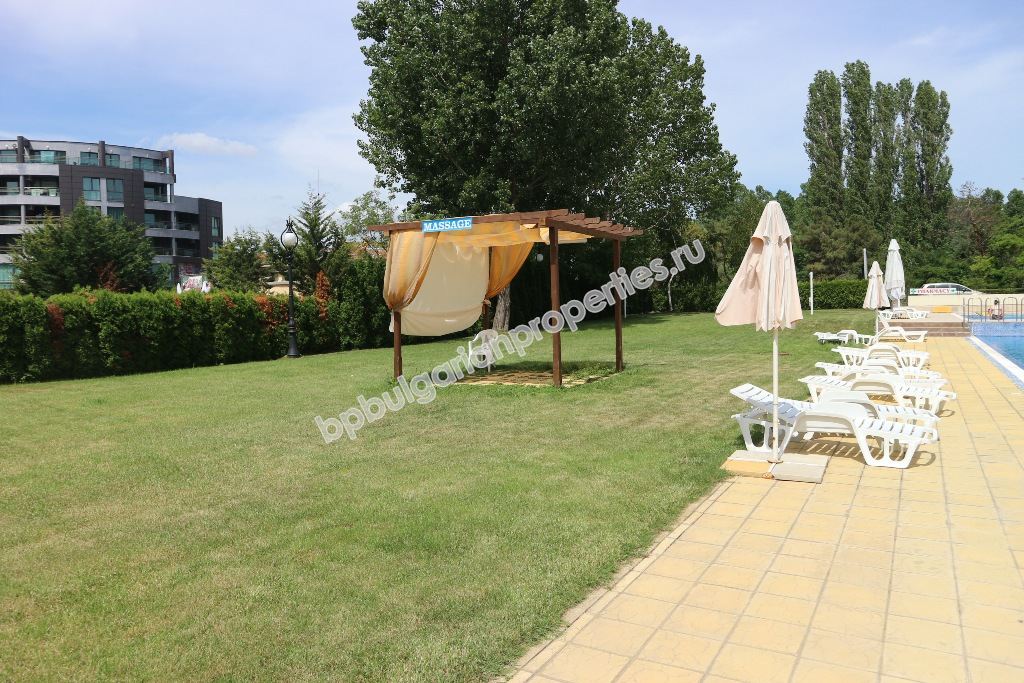 Меблированная двухкомнатная квартира у пляжа на продажу в курорте Солнечный Берег