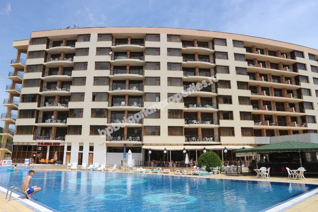 Меблированная двухкомнатная квартира у пляжа на продажу в курорте Солнечный Берег