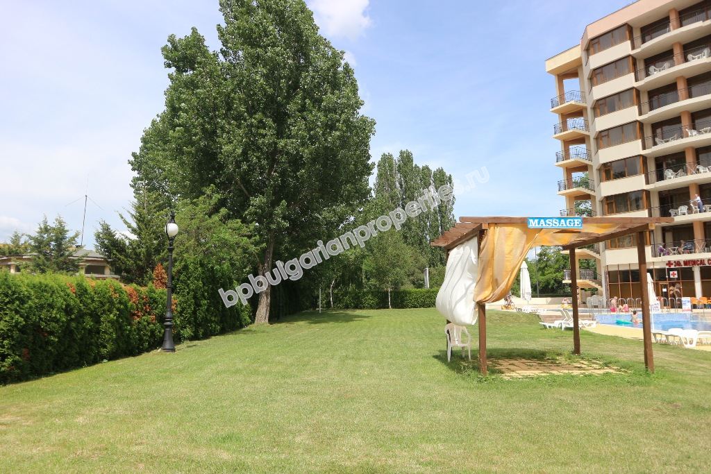 Меблированная двухкомнатная квартира у пляжа на продажу в курорте Солнечный Берег