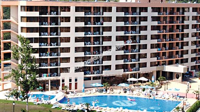 Меблированная двухкомнатная квартира у пляжа на продажу в курорте Солнечный Берег