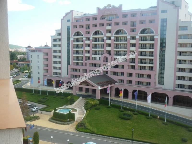 Меблированная двухкомнатная квартира у пляжа на продажу в курорте Солнечный Берег