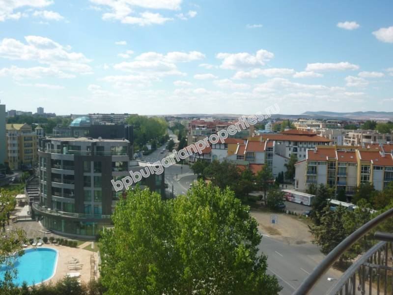 Меблированная двухкомнатная квартира у пляжа на продажу в курорте Солнечный Берег