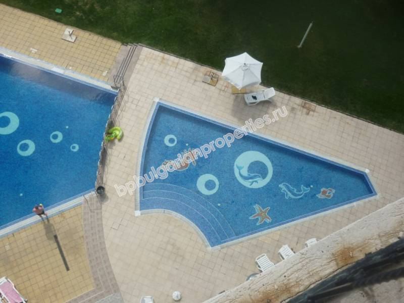 Меблированная двухкомнатная квартира у пляжа на продажу в курорте Солнечный Берег