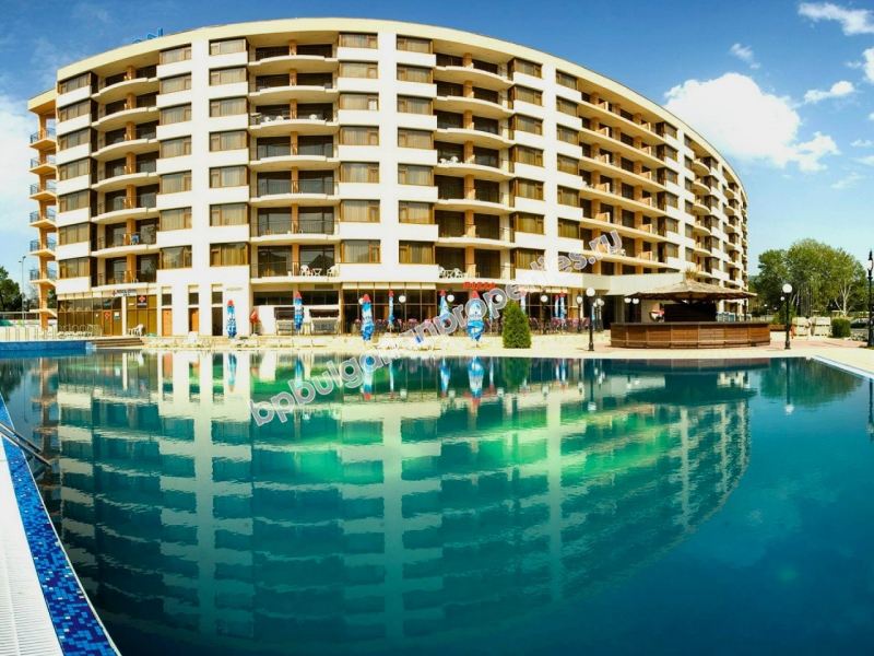 Меблированная двухкомнатная квартира у пляжа на продажу в курорте Солнечный Берег