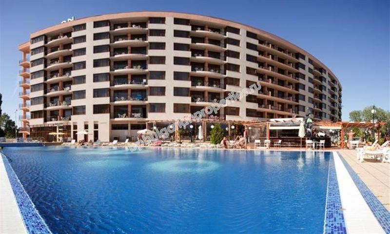 Меблированная двухкомнатная квартира у пляжа на продажу в курорте Солнечный Берег