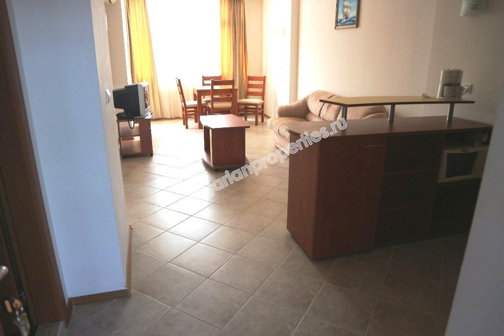 Меблированная двухкомнатная квартира у пляжа на продажу в курорте Солнечный Берег