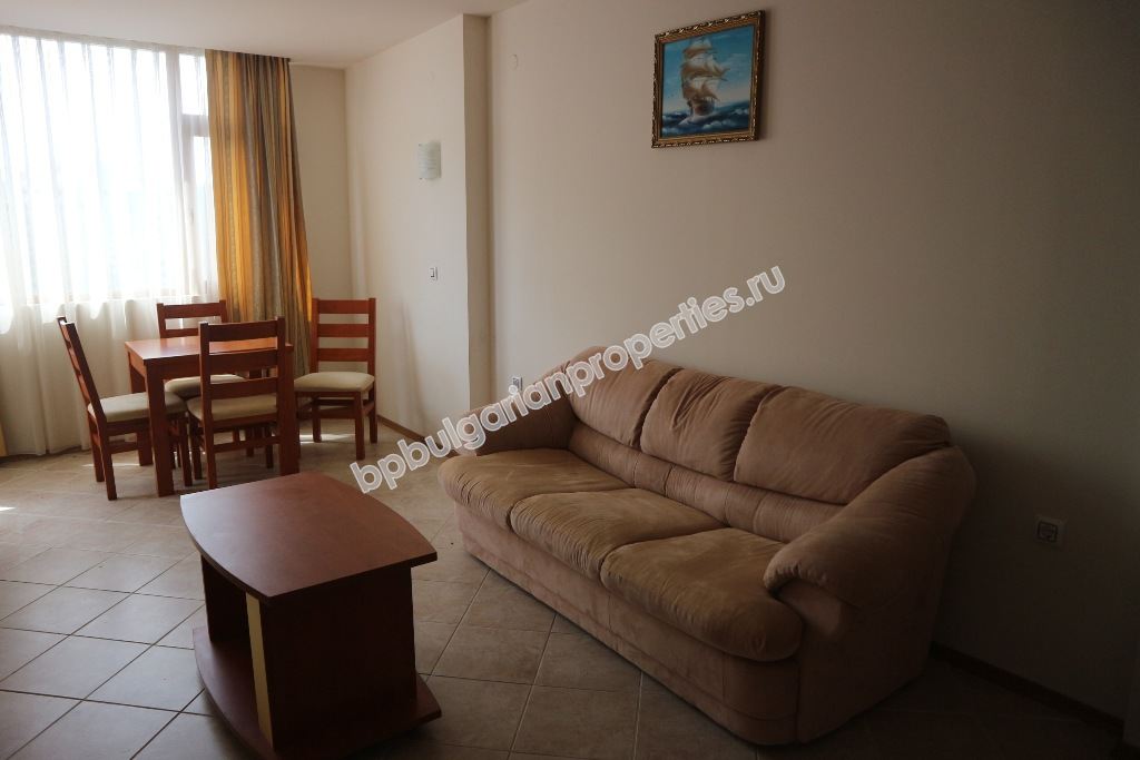 Меблированная двухкомнатная квартира у пляжа на продажу в курорте Солнечный Берег