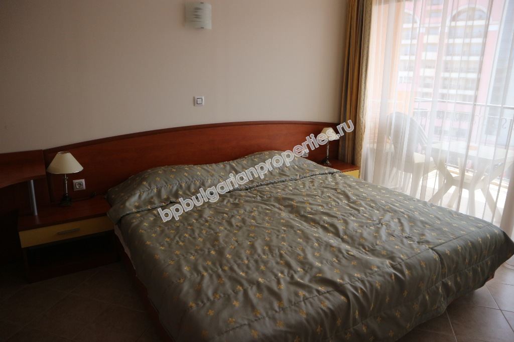 Меблированная двухкомнатная квартира у пляжа на продажу в курорте Солнечный Берег