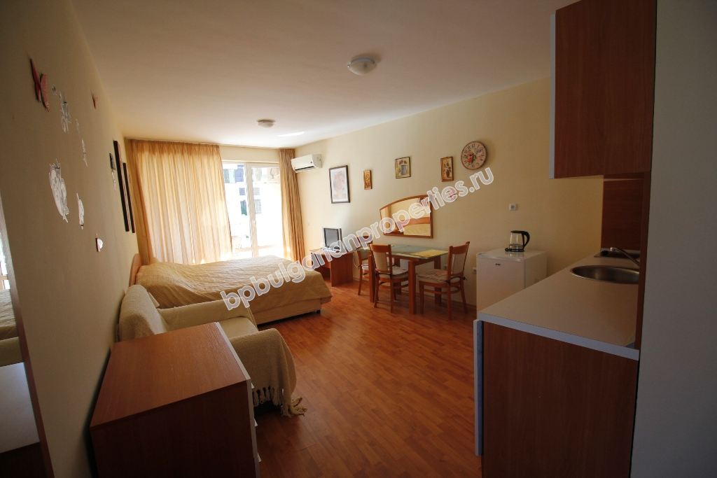 Большая меблированная студия на продажу в курорте Солнечный Берег