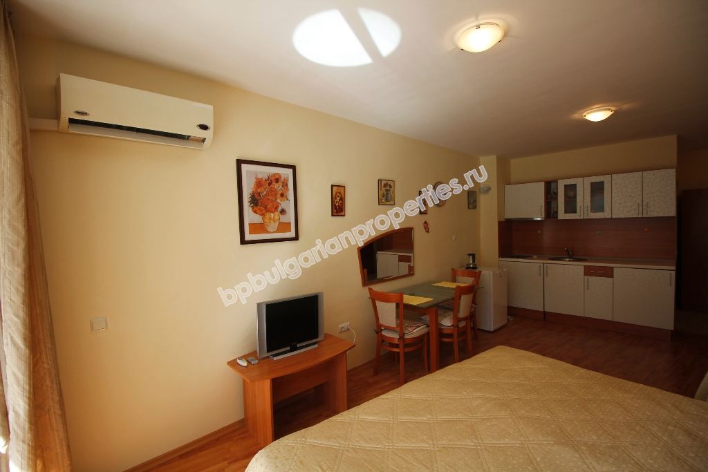 Большая меблированная студия на продажу в курорте Солнечный Берег