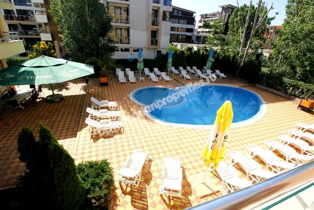 Большая меблированная студия на продажу в курорте Солнечный Берег