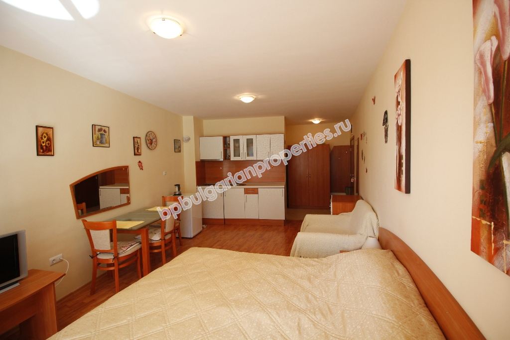 Большая меблированная студия на продажу в курорте Солнечный Берег