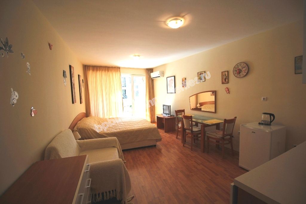 Большая меблированная студия на продажу в курорте Солнечный Берег