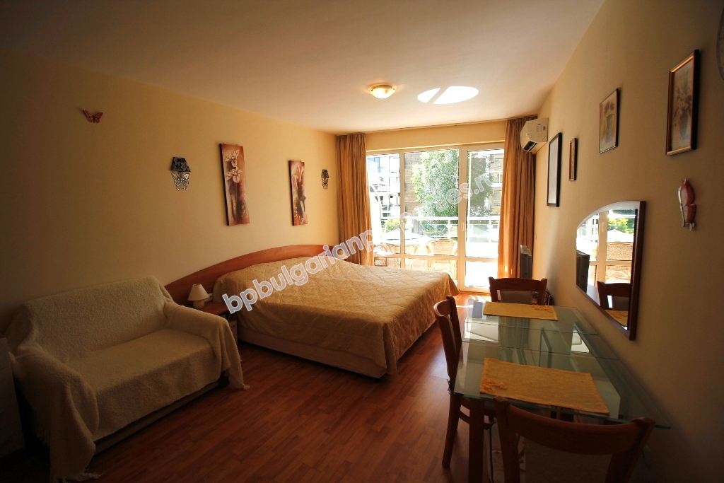 Большая меблированная студия на продажу в курорте Солнечный Берег