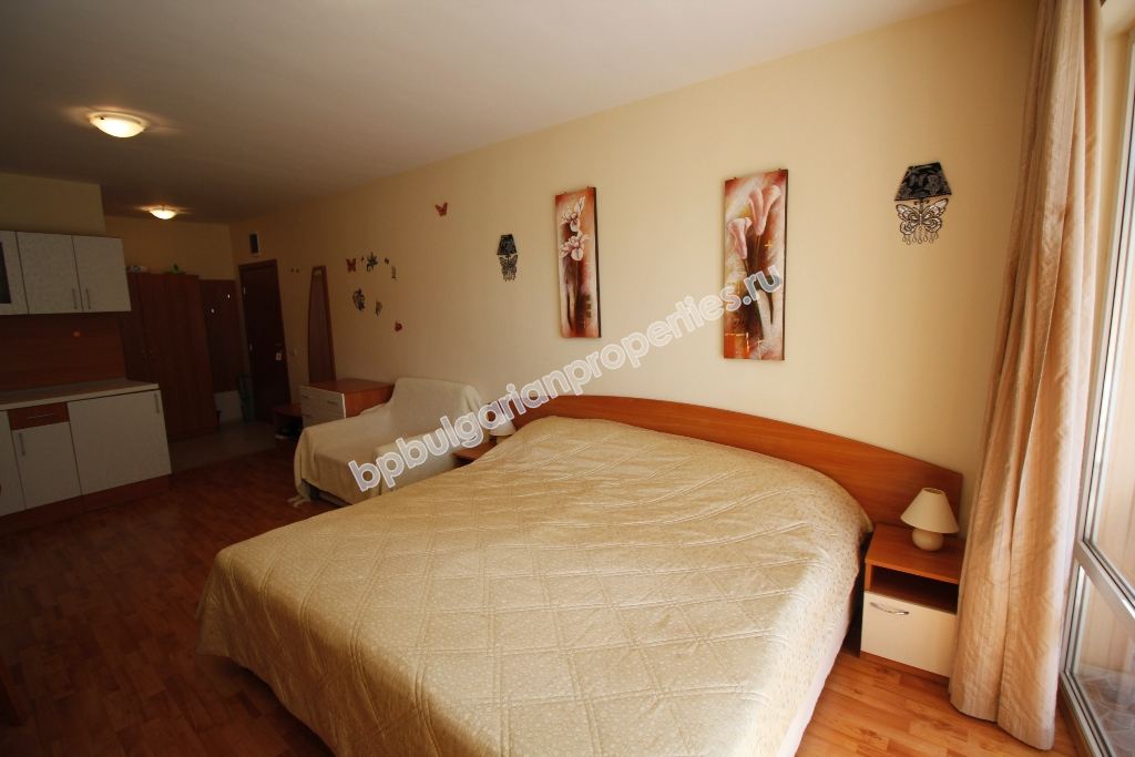 Большая меблированная студия на продажу в курорте Солнечный Берег