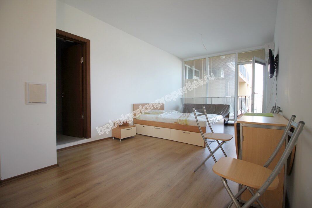 Просторная меблированная студия близко к морю на продажу в курорте Солнечный Берег