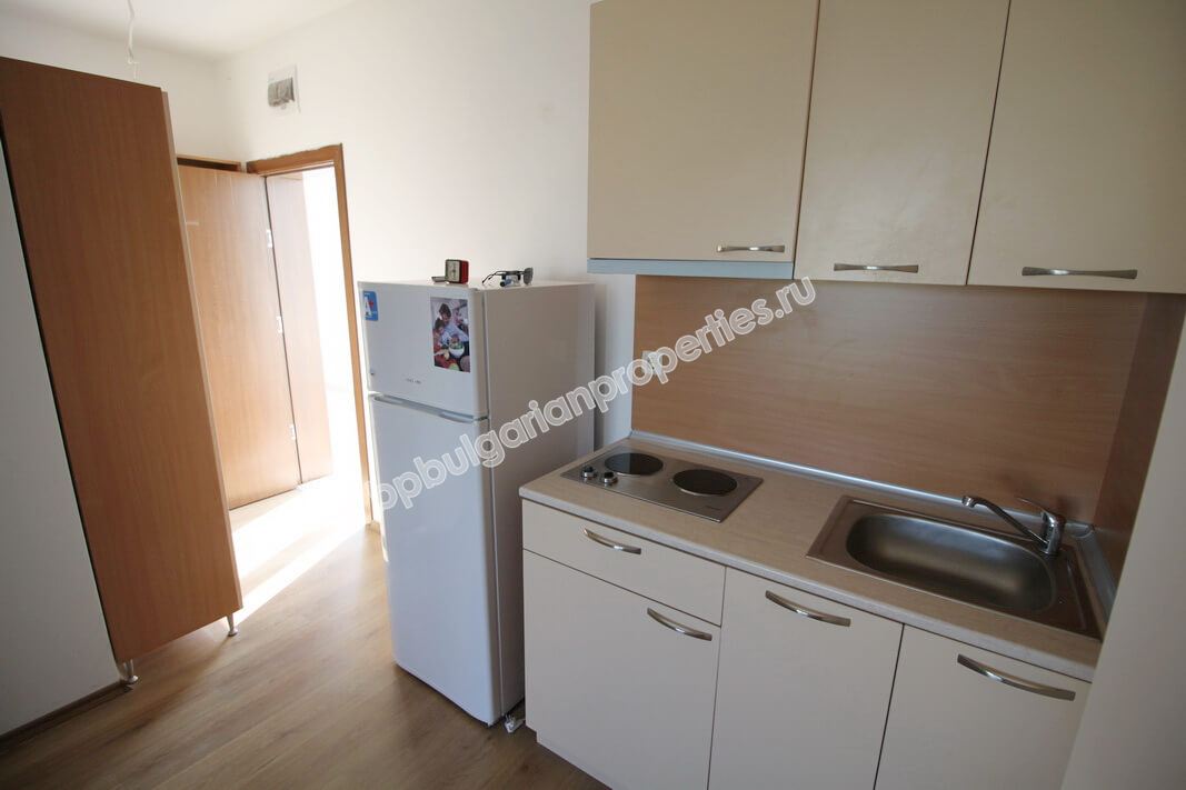 Просторная меблированная студия близко к морю на продажу в курорте Солнечный Берег