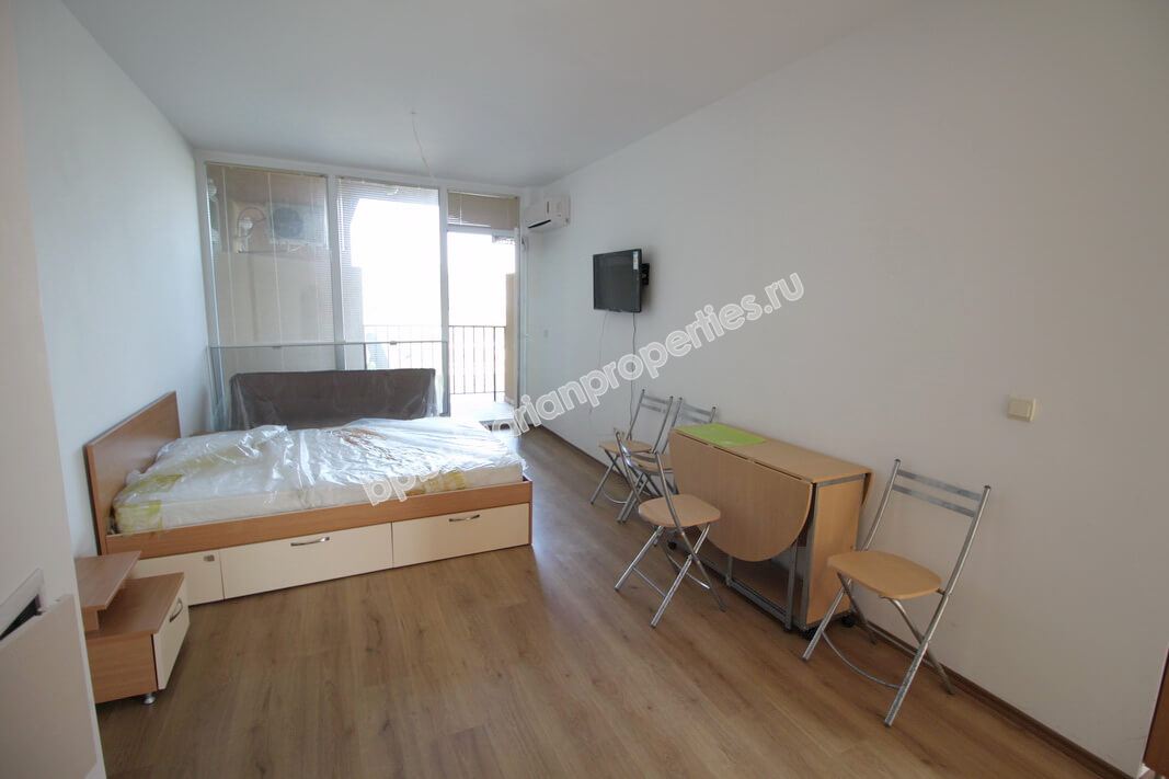 Просторная меблированная студия близко к морю на продажу в курорте Солнечный Берег