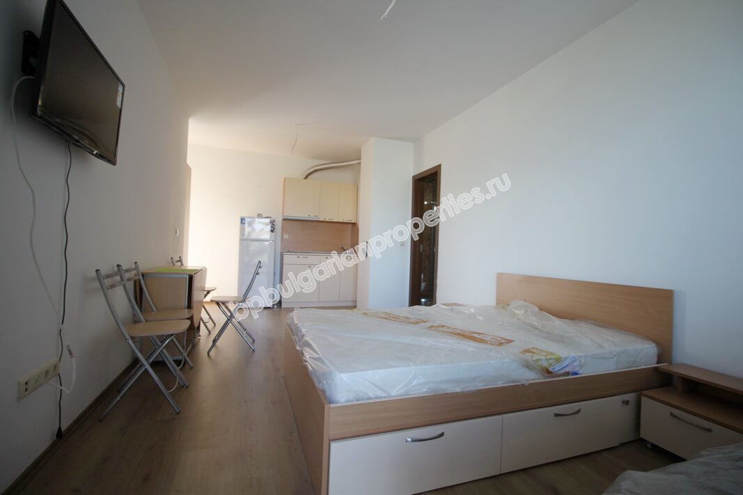 Просторная меблированная студия близко к морю на продажу в курорте Солнечный Берег