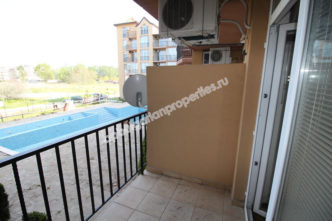 Просторная меблированная студия близко к морю на продажу в курорте Солнечный Берег