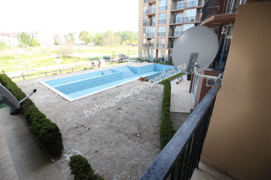 Просторная меблированная студия близко к морю на продажу в курорте Солнечный Берег