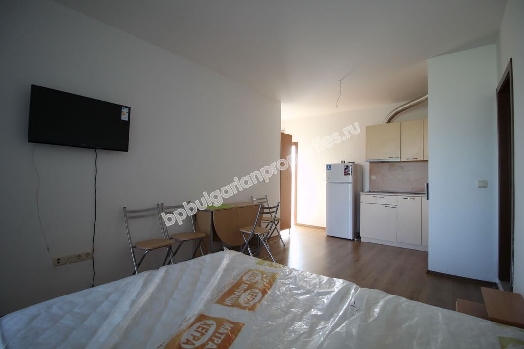 Просторная меблированная студия близко к морю на продажу в курорте Солнечный Берег