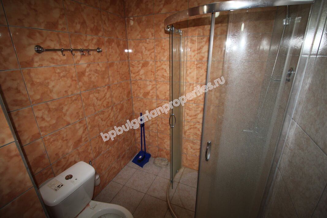 Просторная меблированная студия близко к морю на продажу в курорте Солнечный Берег