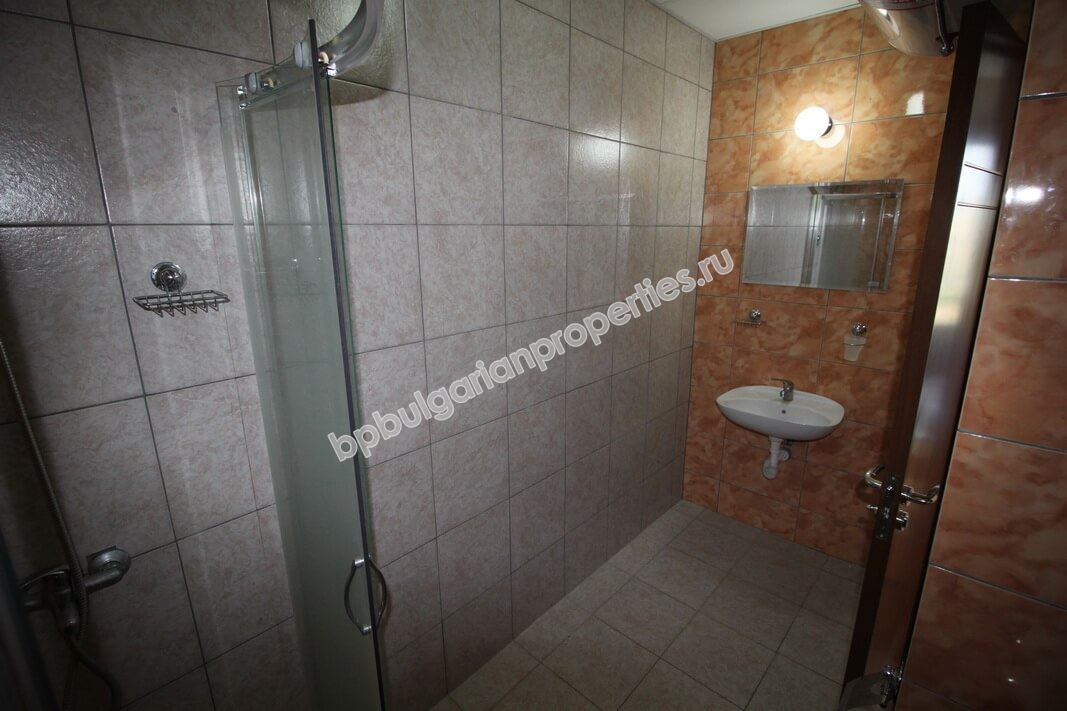 Просторная меблированная студия близко к морю на продажу в курорте Солнечный Берег