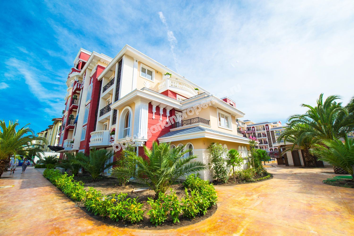 Шикарная меблированная студия на продажу в элитном комплексе в курорте Солнечный берег