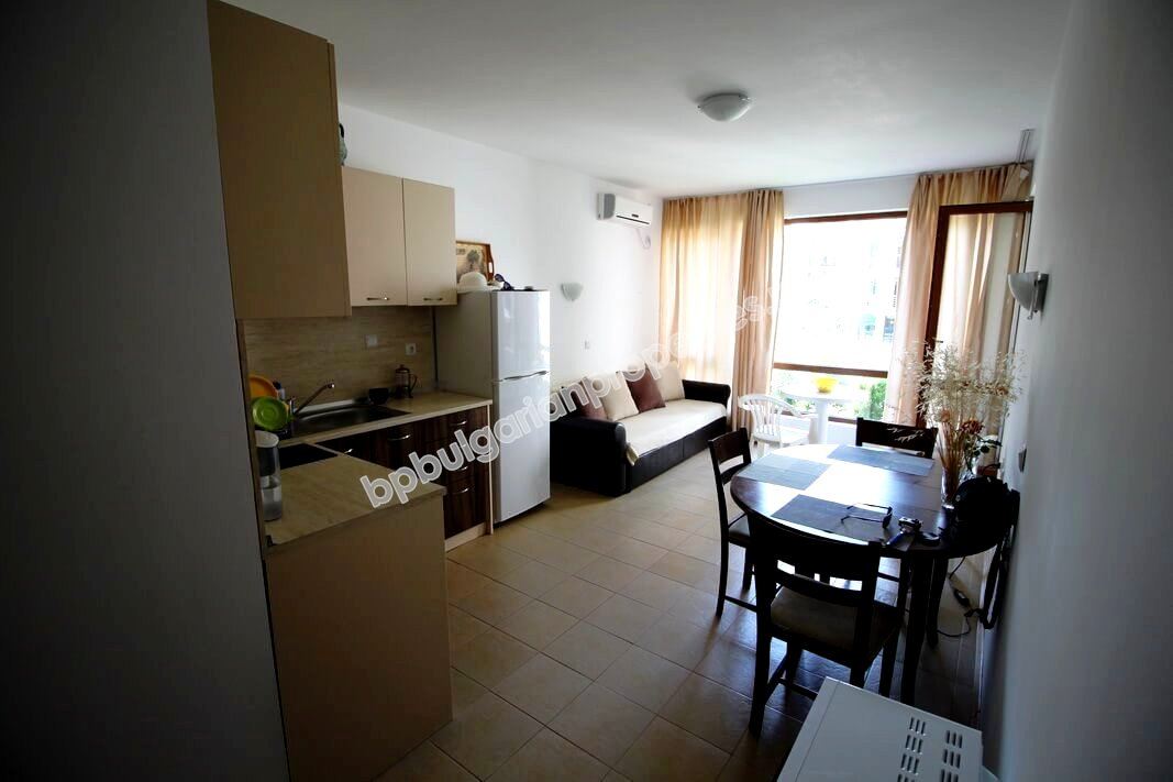 Меблированная двухкомнатная квартира близко к пляжу на продажу в курорте Солнечный Берег