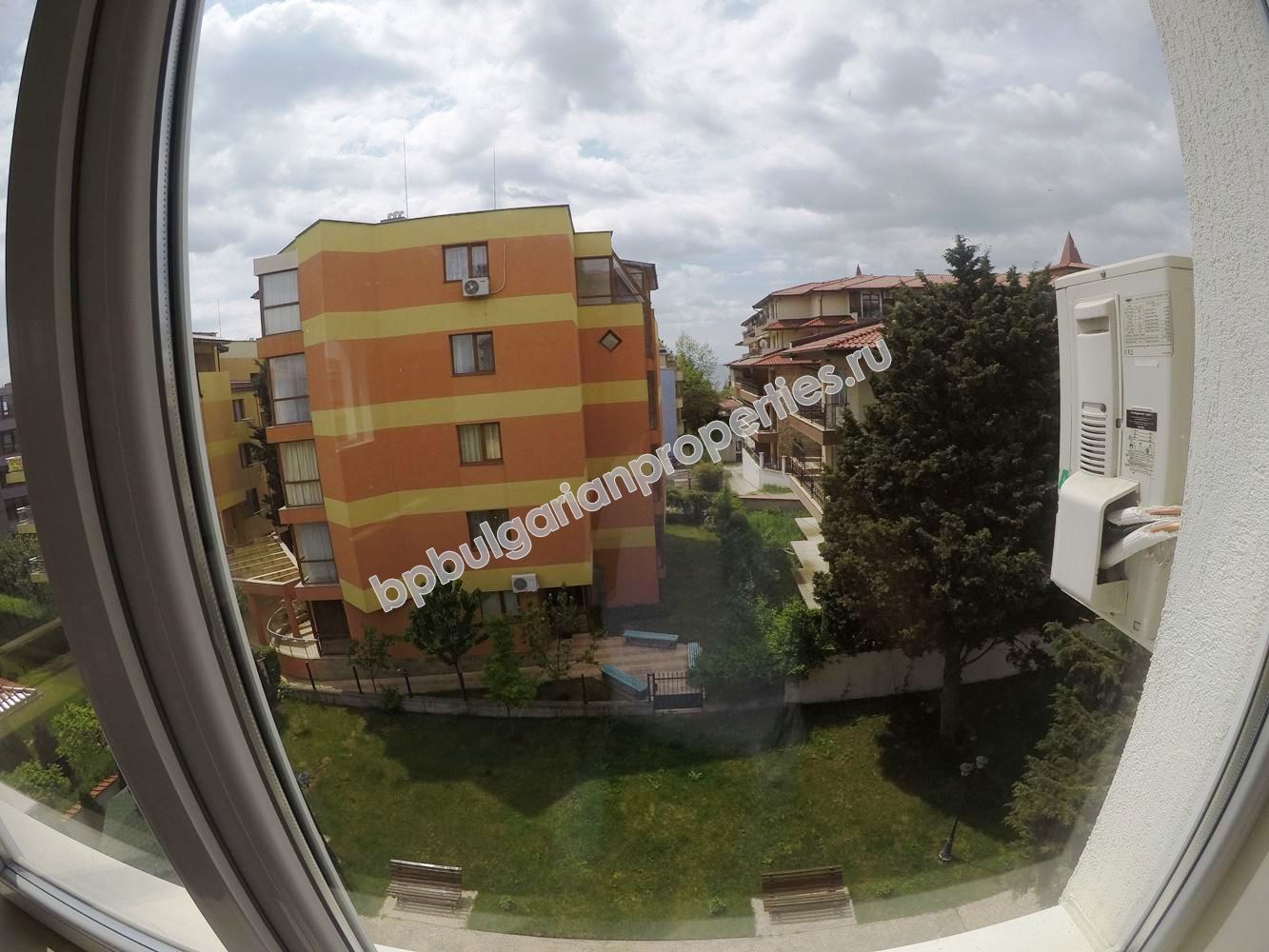 Новая трехкомнатная квартира на продажу недалеко от пляжа в курорте Равда