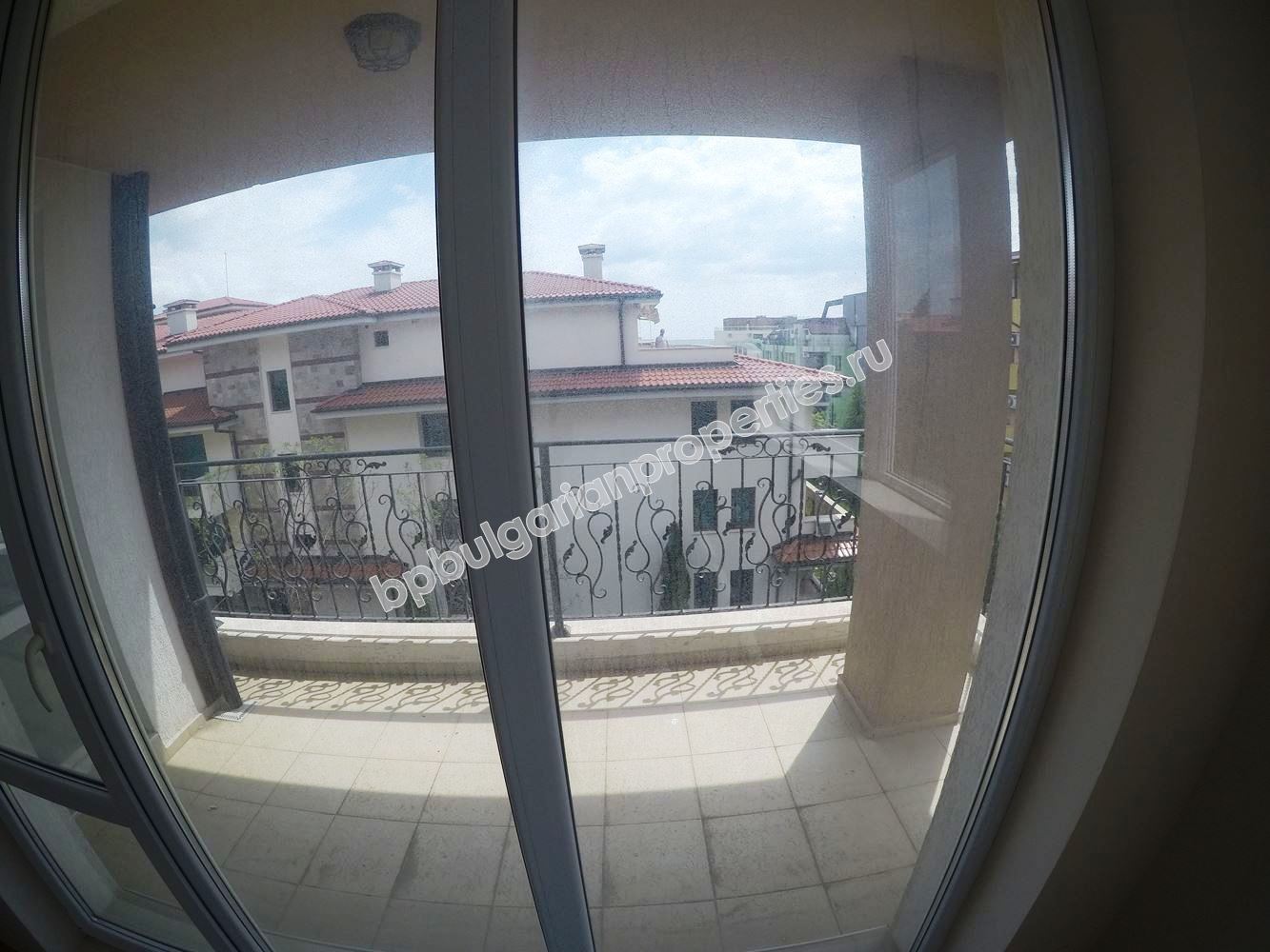 Новая трехкомнатная квартира на продажу недалеко от пляжа в курорте Равда