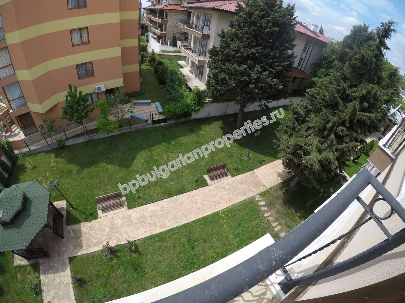 Новая трехкомнатная квартира на продажу недалеко от пляжа в курорте Равда