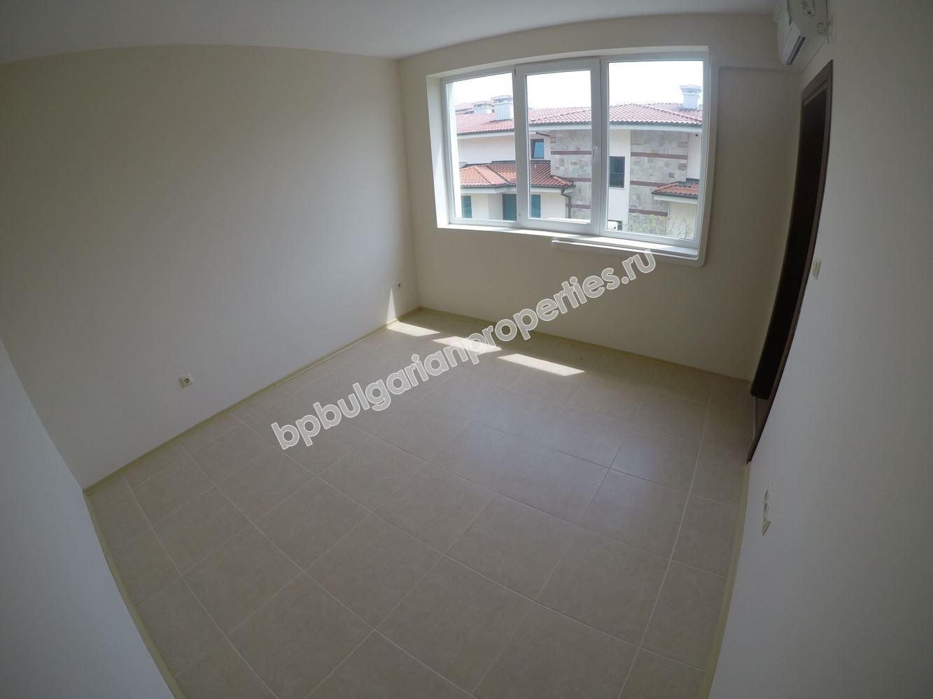 Новая трехкомнатная квартира на продажу недалеко от пляжа в курорте Равда