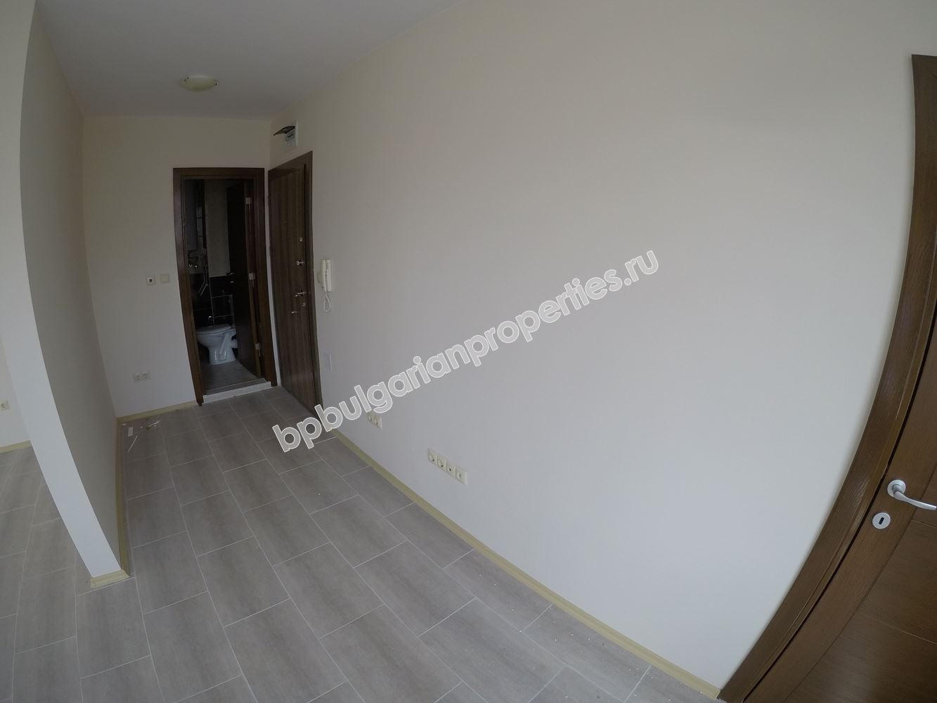 Новая трехкомнатная квартира на продажу недалеко от пляжа в курорте Равда