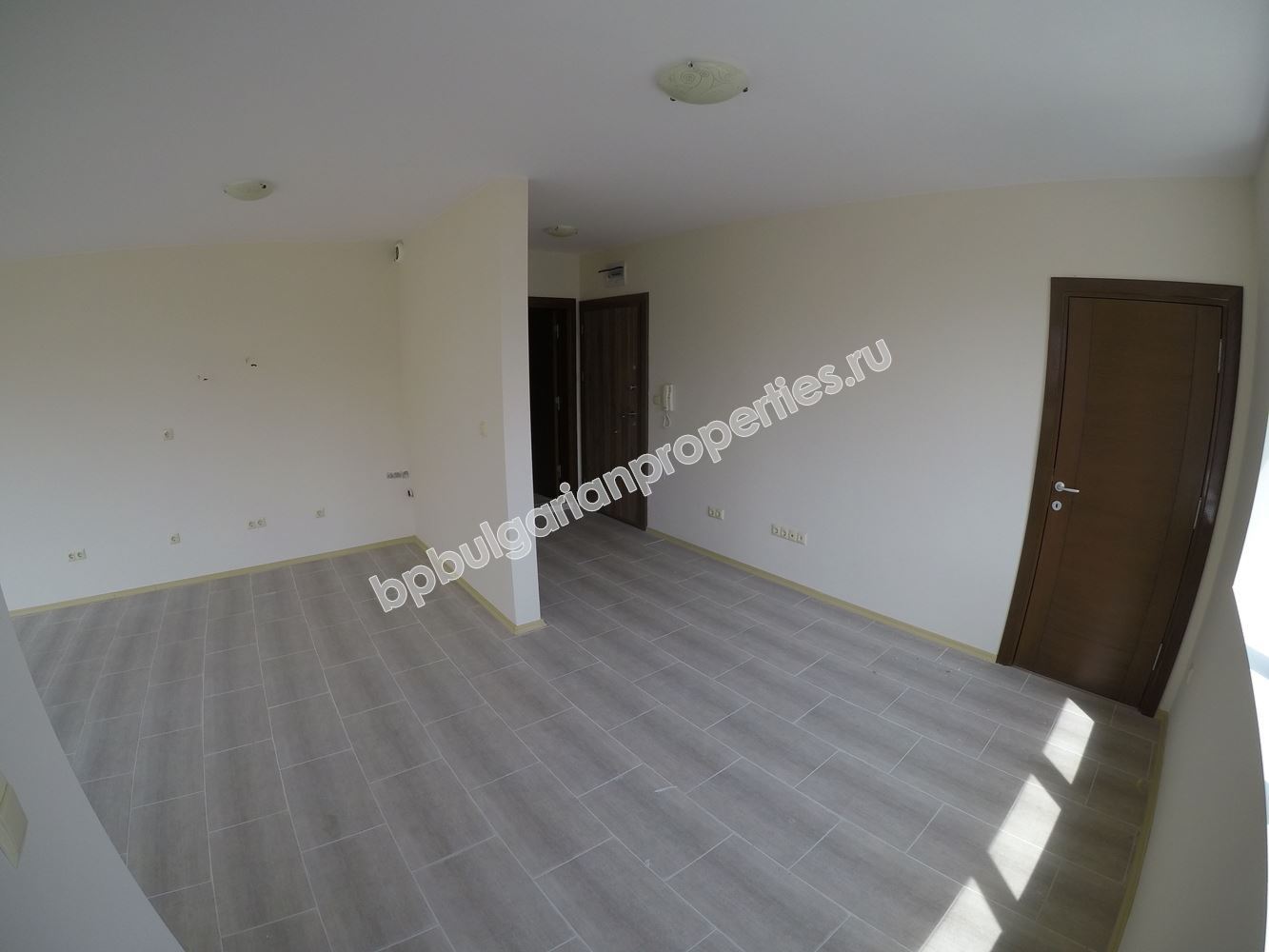 Новая трехкомнатная квартира на продажу недалеко от пляжа в курорте Равда