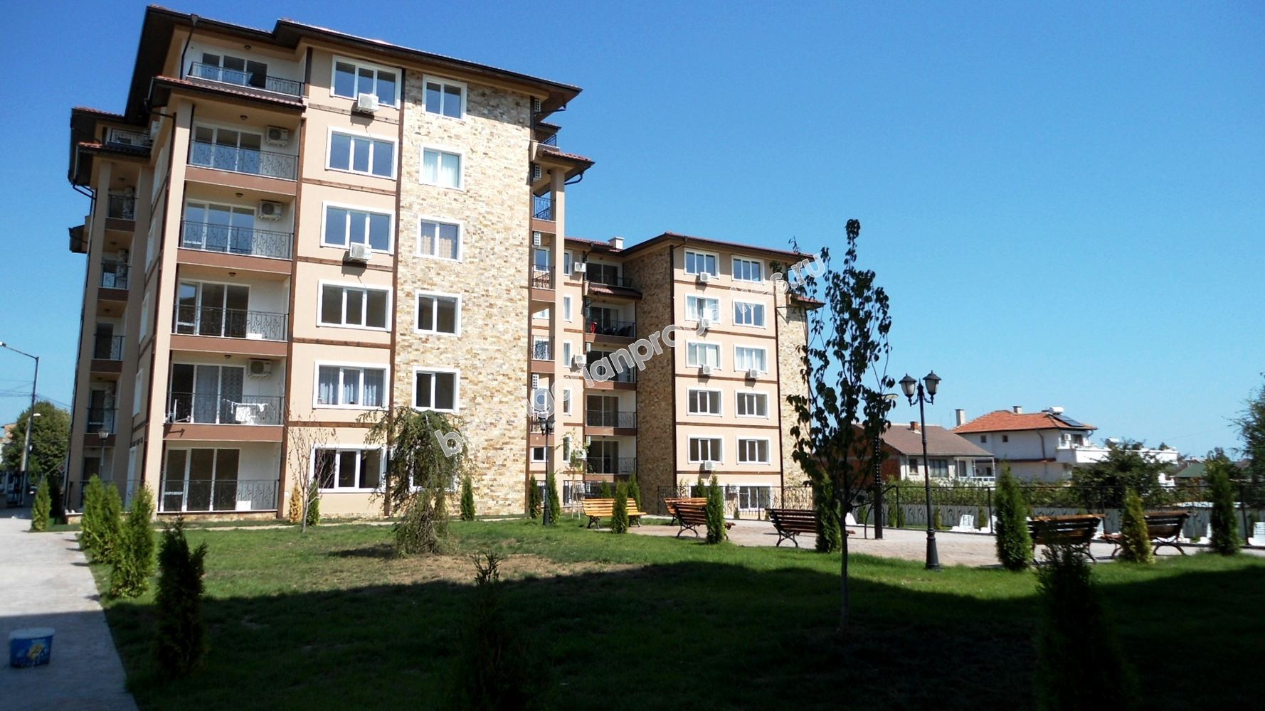 Новая трехкомнатная квартира на продажу недалеко от пляжа в курорте Равда