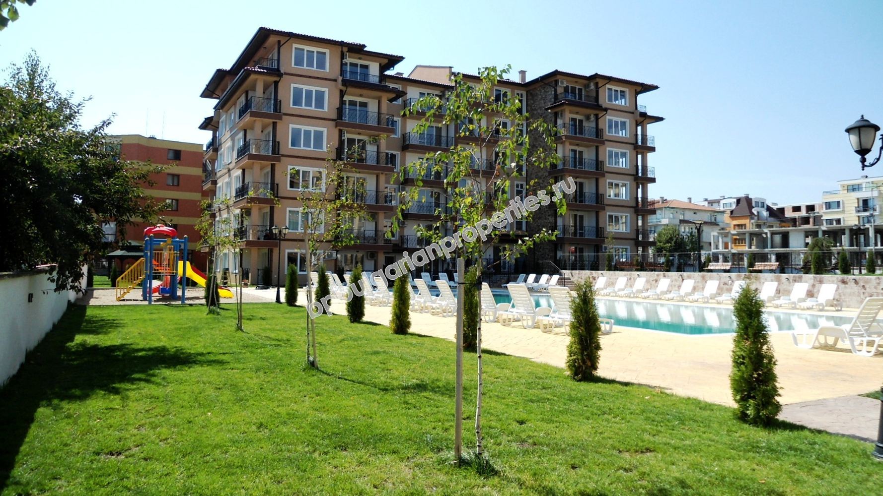 Новая трехкомнатная квартира на продажу недалеко от пляжа в курорте Равда