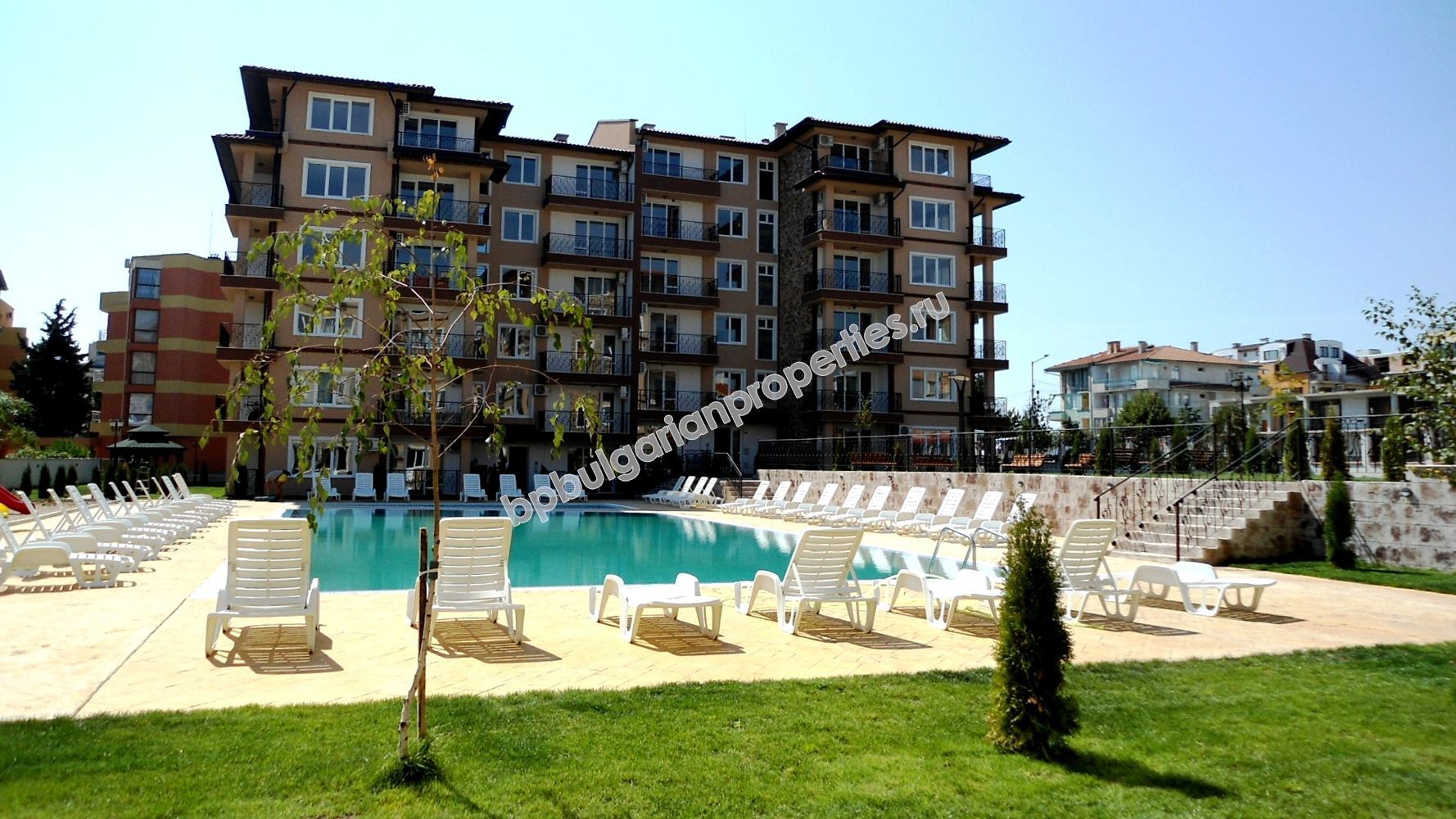 Новая трехкомнатная квартира на продажу недалеко от пляжа в курорте Равда