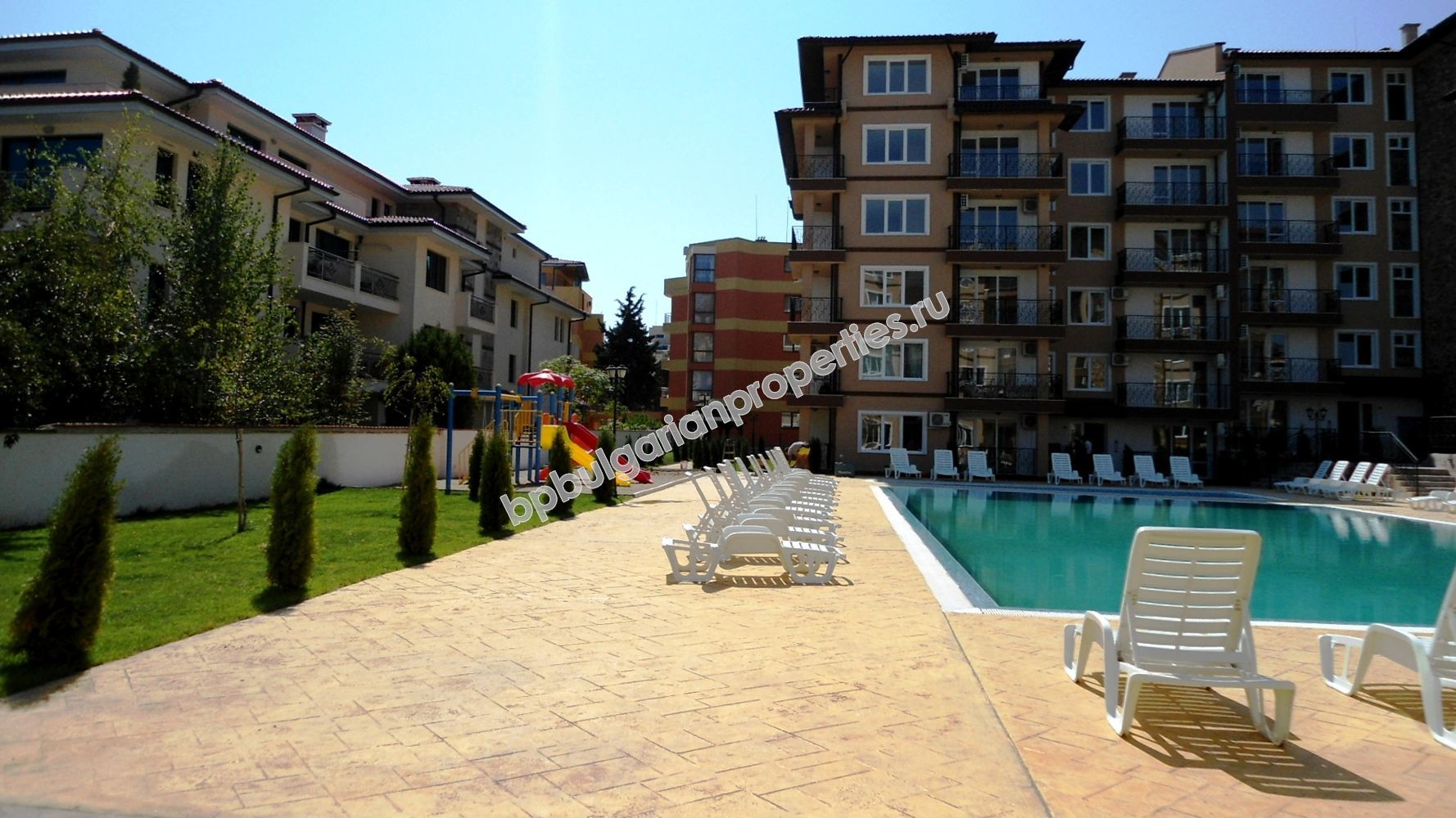 Новая трехкомнатная квартира на продажу недалеко от пляжа в курорте Равда