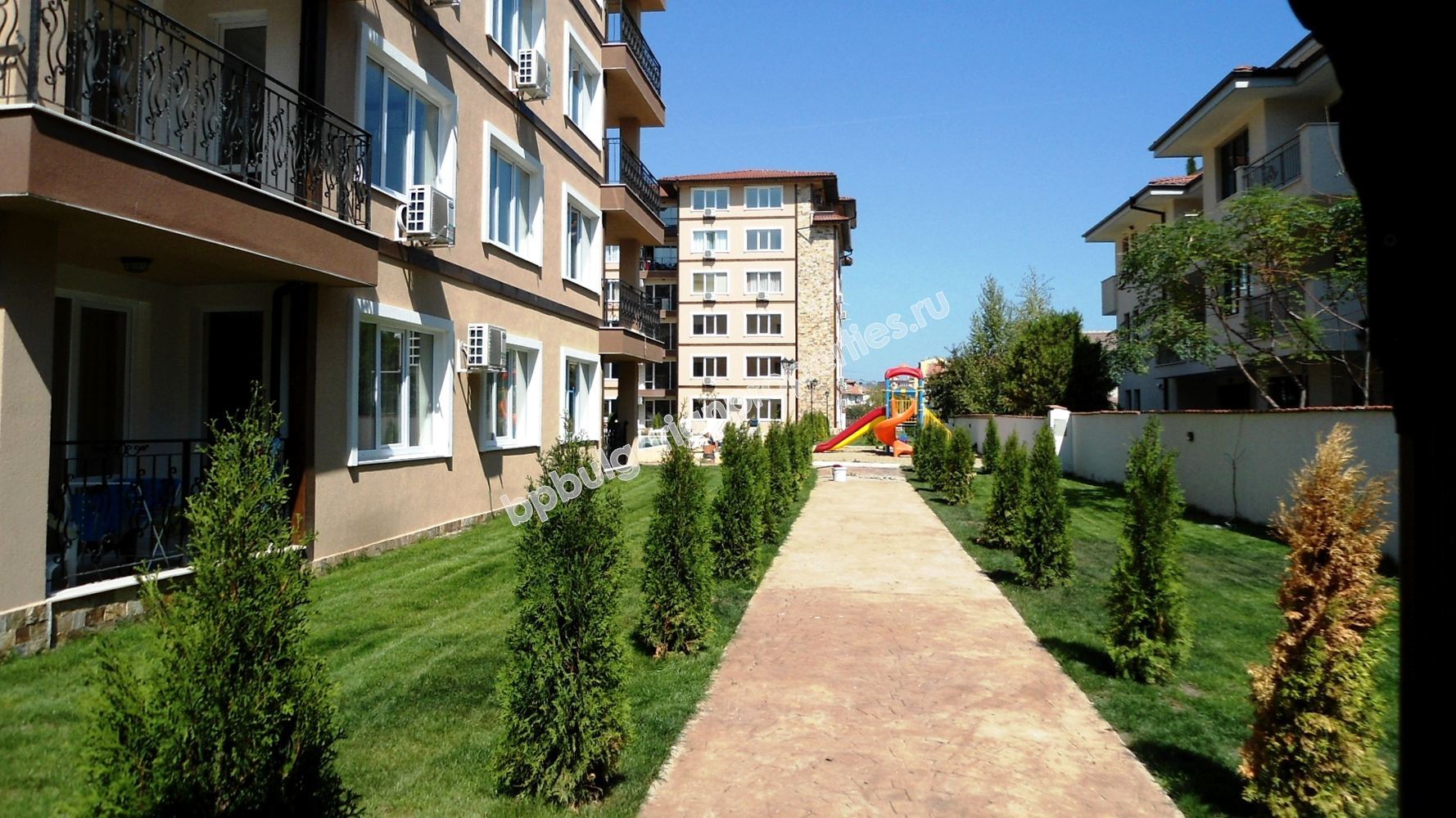 Новая трехкомнатная квартира на продажу недалеко от пляжа в курорте Равда