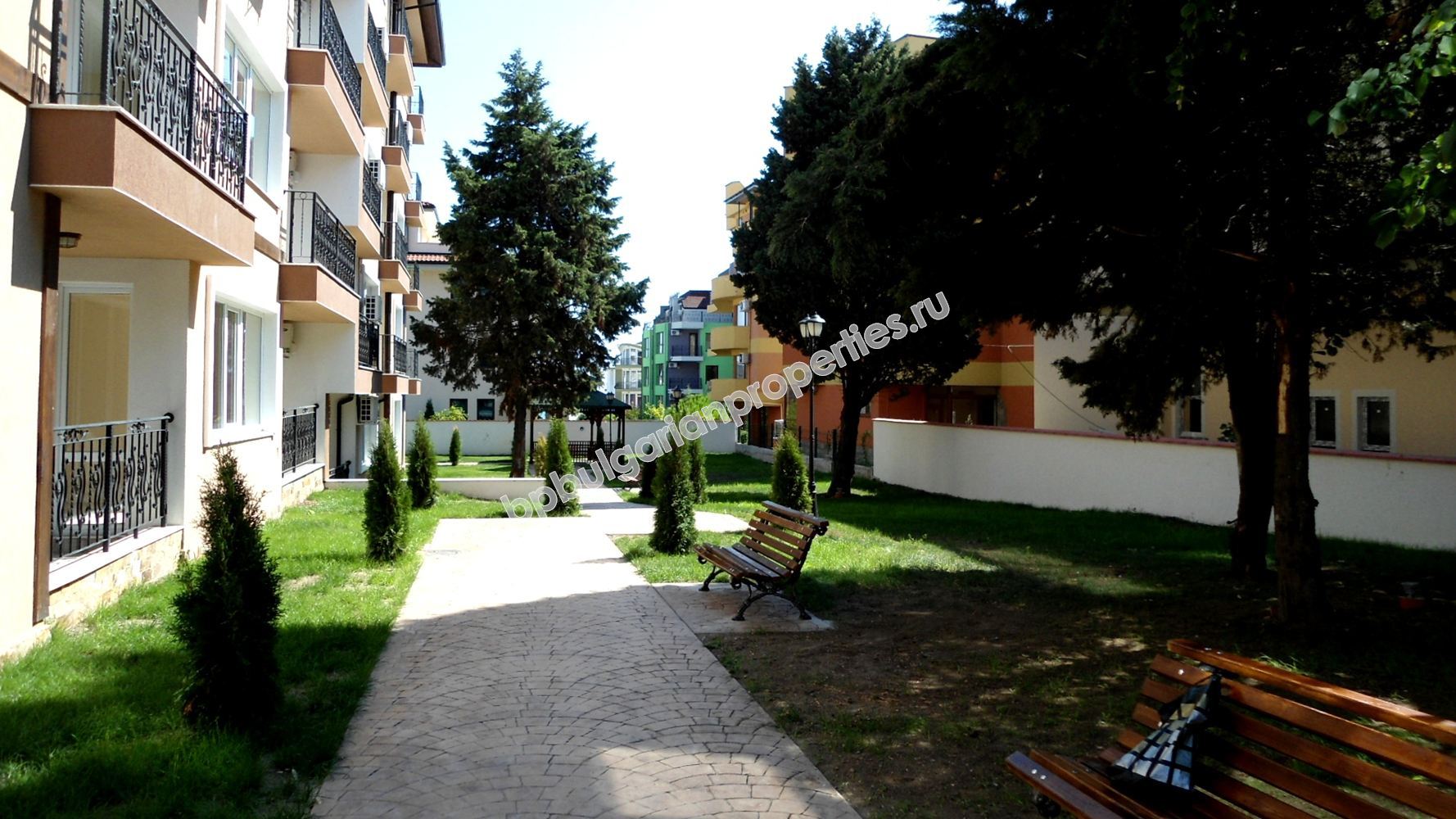 Новая трехкомнатная квартира на продажу недалеко от пляжа в курорте Равда