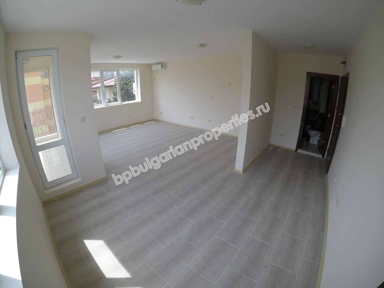 Новая трехкомнатная квартира на продажу недалеко от пляжа в курорте Равда