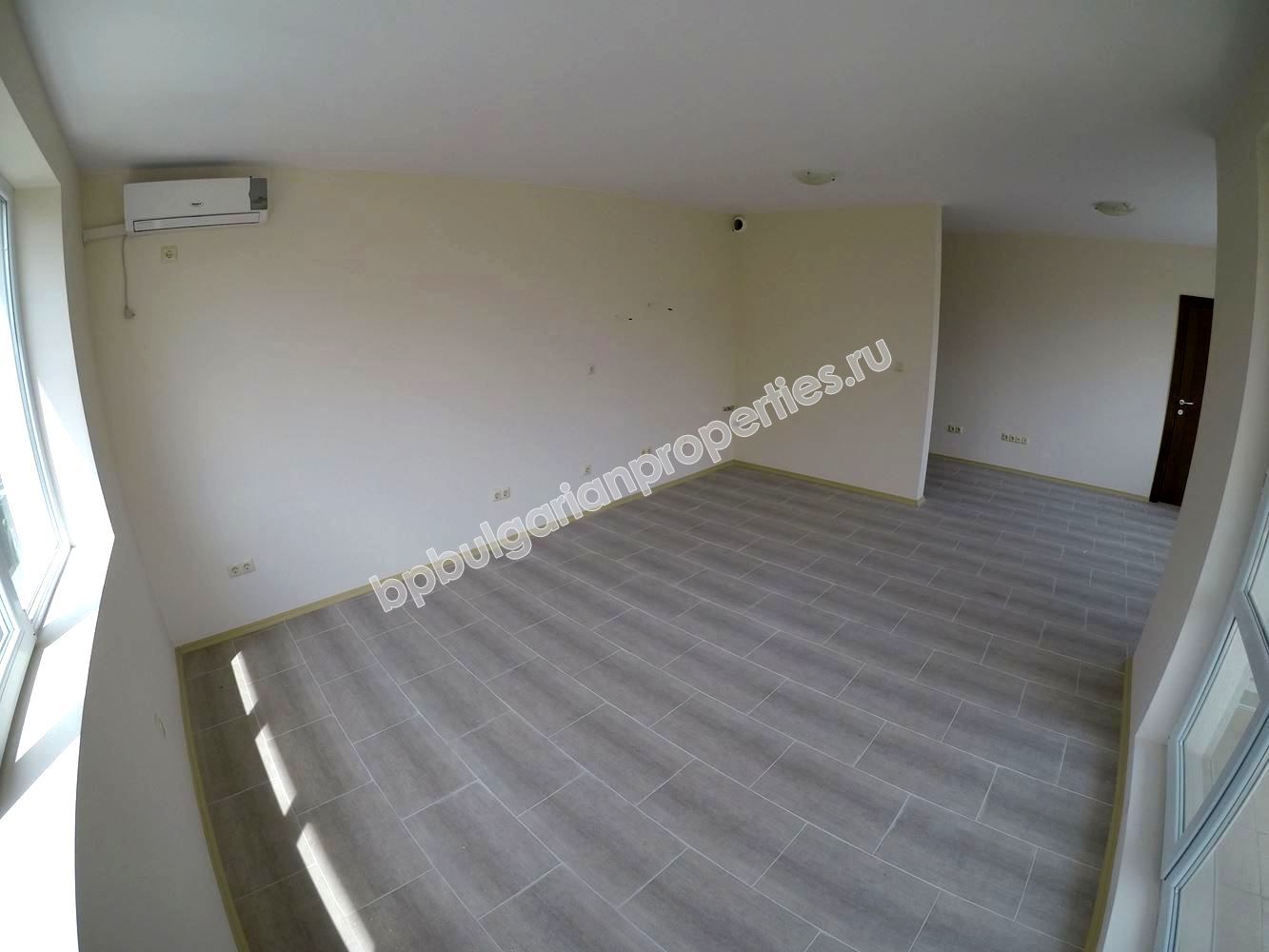 Новая трехкомнатная квартира на продажу недалеко от пляжа в курорте Равда