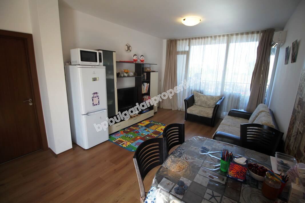 Отличная двухкомнатная меблированная квартира близко к пляжу на продажу в курорте Солнечный Берег