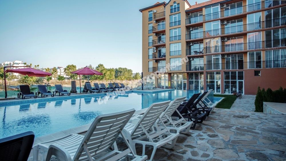 Отличная двухкомнатная меблированная квартира близко к пляжу на продажу в курорте Солнечный Берег