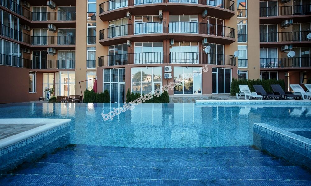 Отличная двухкомнатная меблированная квартира близко к пляжу на продажу в курорте Солнечный Берег