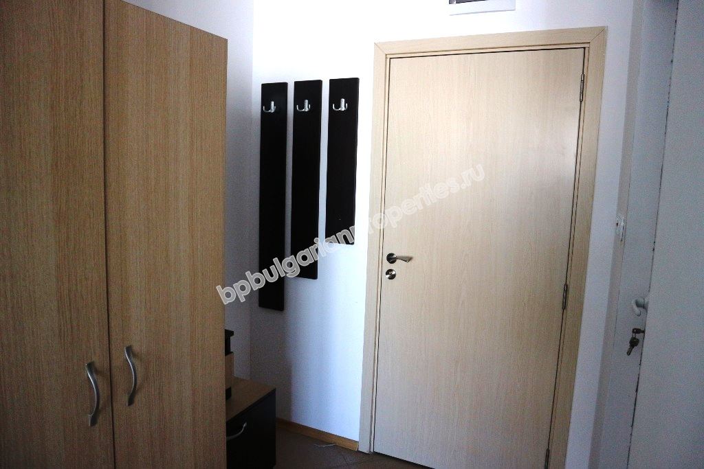 Просторная меблированная студия на продажу в центре курорта Солнечный Берег