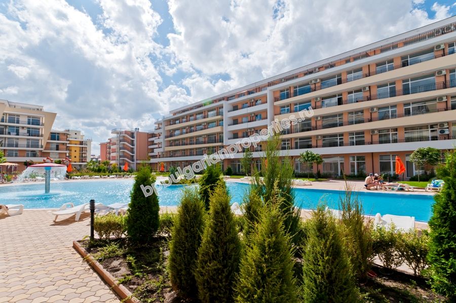 Просторная меблированная студия на продажу в центре курорта Солнечный Берег